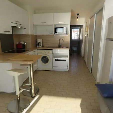 T2 30m² Avec Parking A Sete, Vue Sur - Fr-1-472-134 アパート