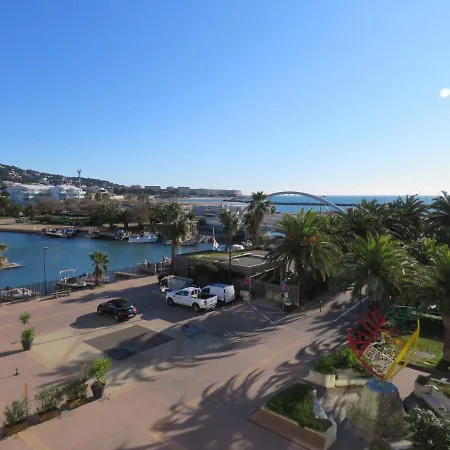 T2 30m² Avec Parking A Sete, Vue Sur - Fr-1-472-134