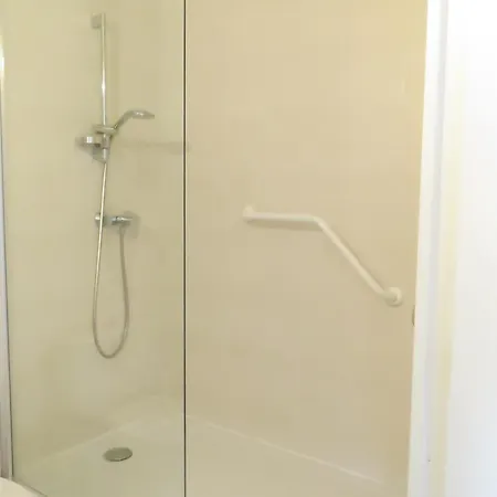 T2 30m² Avec Parking à Sète, Vue Sur - Fr-1-472-134