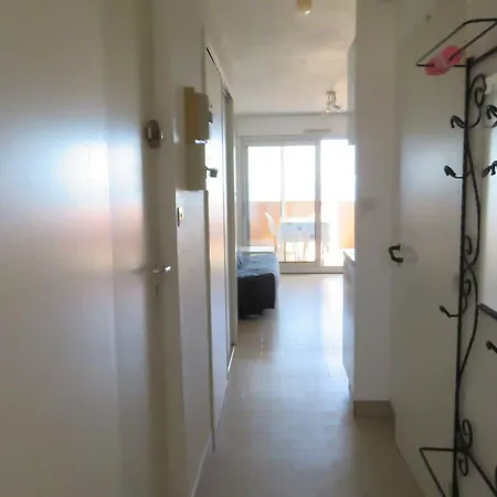 T2 30m² Avec Parking à Sète, Vue Sur - Fr-1-472-134