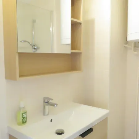 T2 30m² Avec Parking à Sète, Vue Sur - Fr-1-472-134 Sète